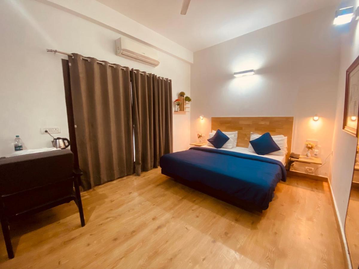 Divine Inn Couple Friendly Hotel Near Sector 51 Metro Station Нойда Экстерьер фото