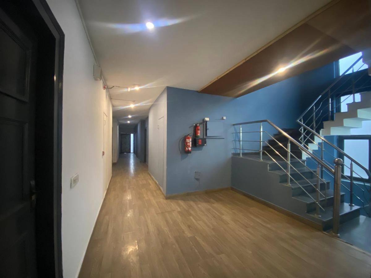 Divine Inn Couple Friendly Hotel Near Sector 51 Metro Station Нойда Экстерьер фото