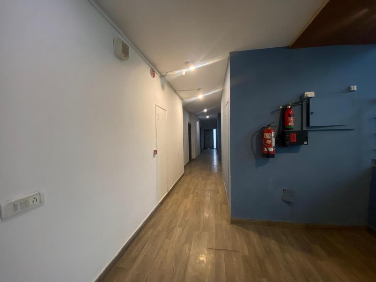 Divine Inn Couple Friendly Hotel Near Sector 51 Metro Station Нойда Экстерьер фото