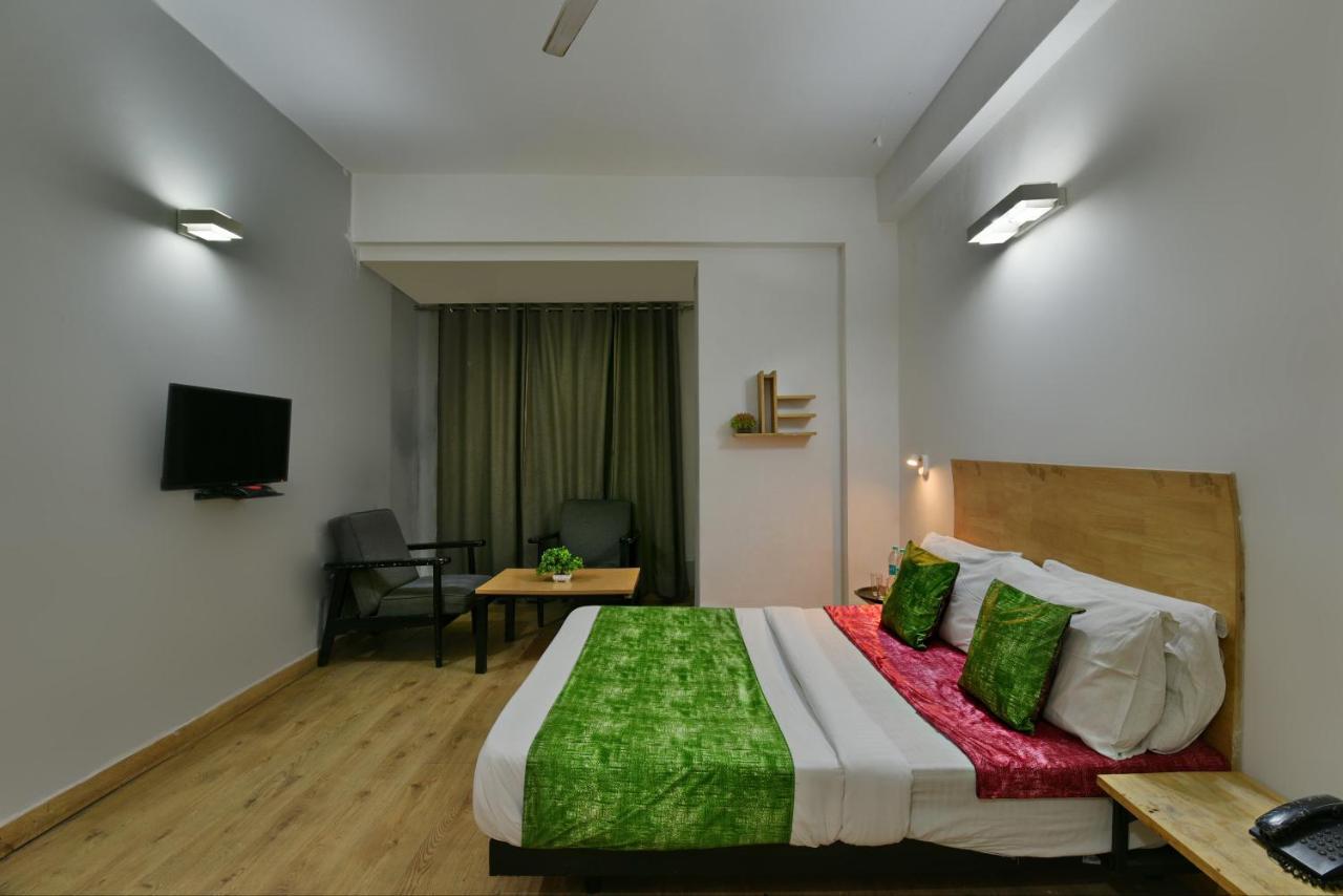 Divine Inn Couple Friendly Hotel Near Sector 51 Metro Station Нойда Экстерьер фото